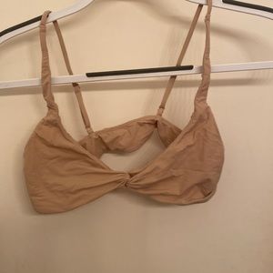 SKIMS Twist Front Bra - size M - tan